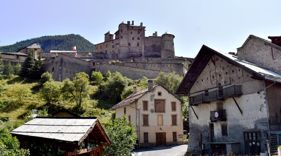 château Queyras et les maisons du village
