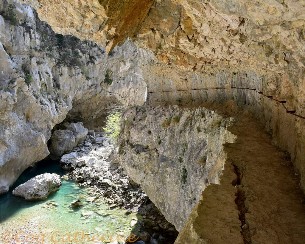 sentier de l'Imbut dans les gorges du Verdon