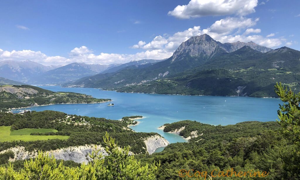 Panorama sur le lac de Serre-Ponçon et le Pic du Grand Morgon