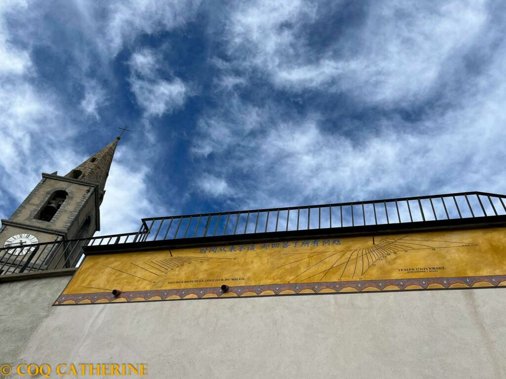 cadran solaire et clocher de Saint-Vincent-les-Forts