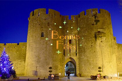 Eclairage de Noel sur les fortifications d'Aigues-Mortes