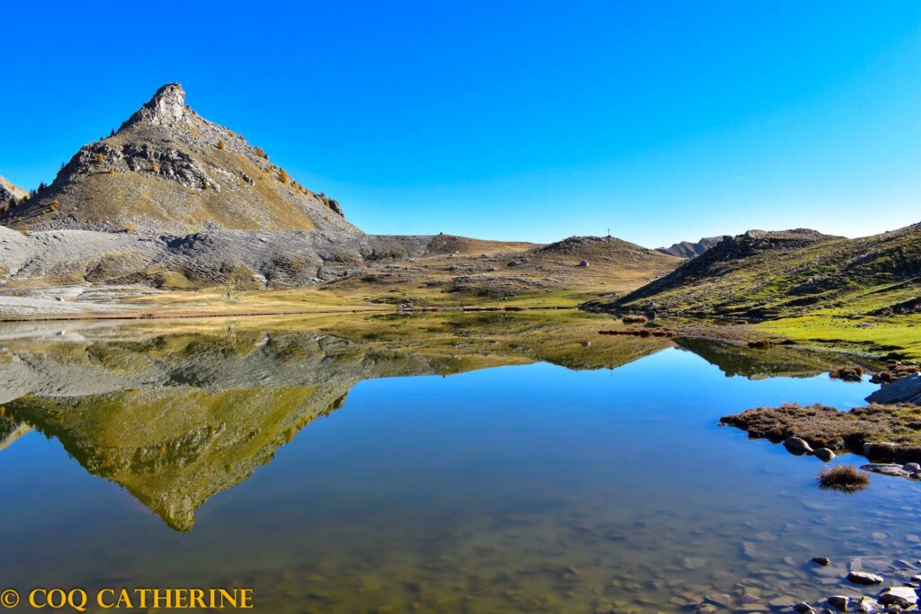Panorama sur le du lac de Lignin et son reflet