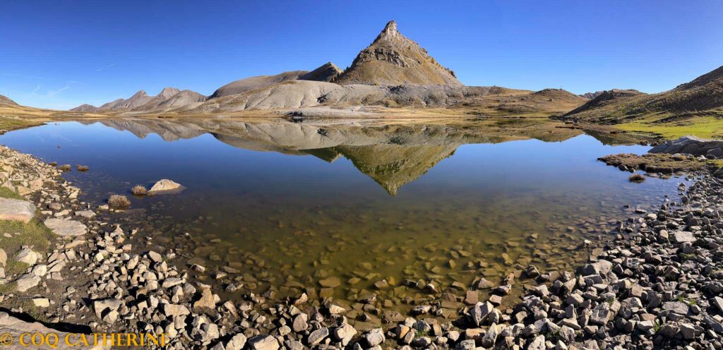 Panoramique sur le lac de Lignin et son reflet