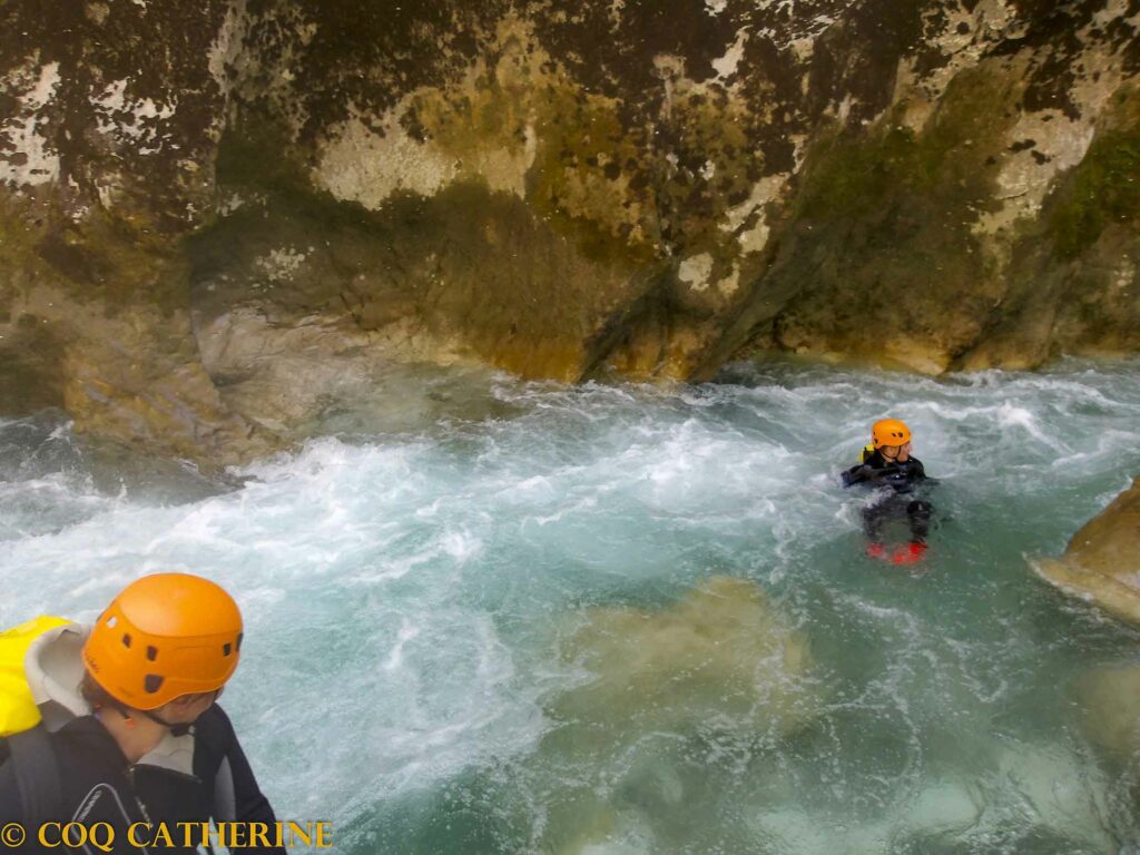 Nage en eau vive dans le meilleur canyoning du Verdon