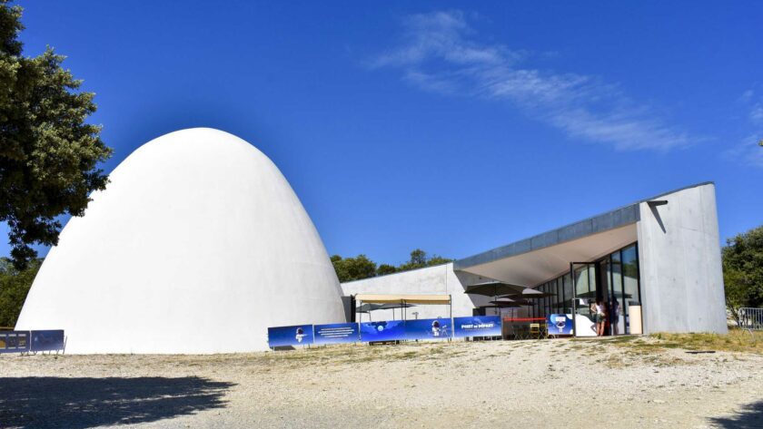 Le dôme du planétarium du centre Astro de Haute Provence