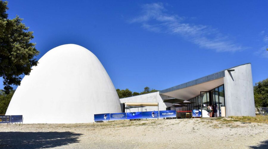 Le dôme du planétarium du centre Astro de Haute Provence
