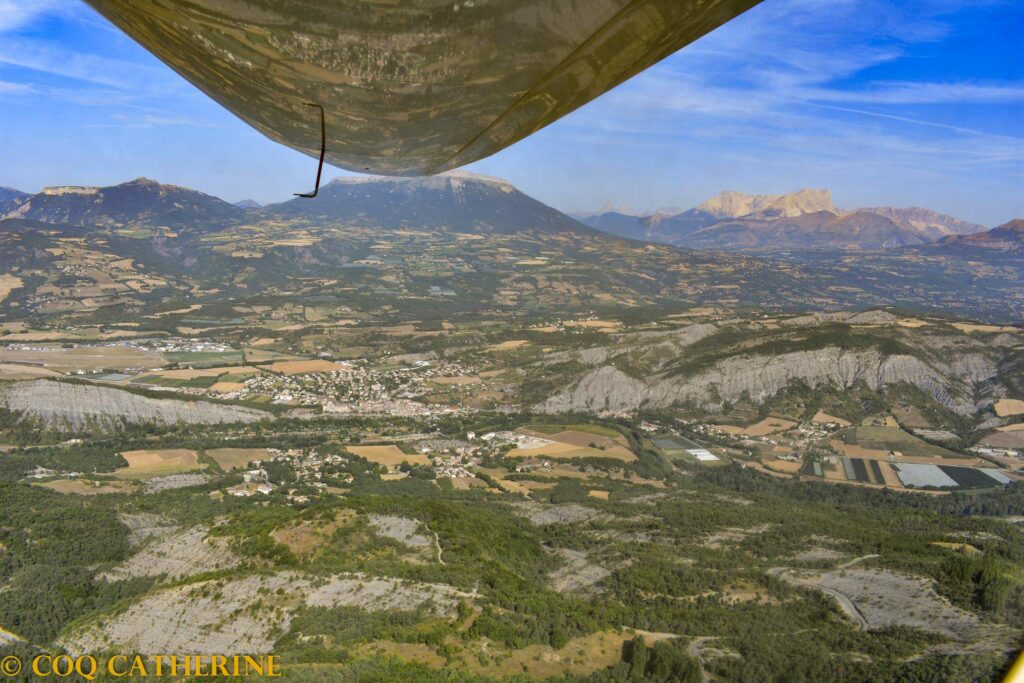 Survol de la vallée de la Durance lors du vol en motoplaneur dans les Alpes du Sud