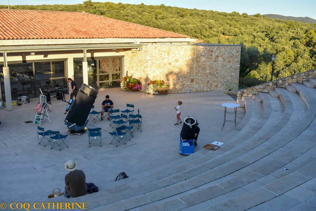 Télescope du centre d’Astro Verdon dans l’amphithéâtre