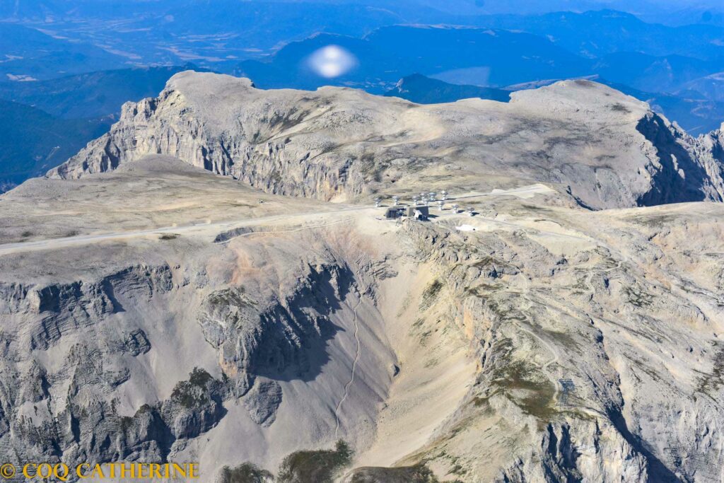 Observatoire du Pic de Bure lors du vol en motoplaneur dans les Alpes du Sud