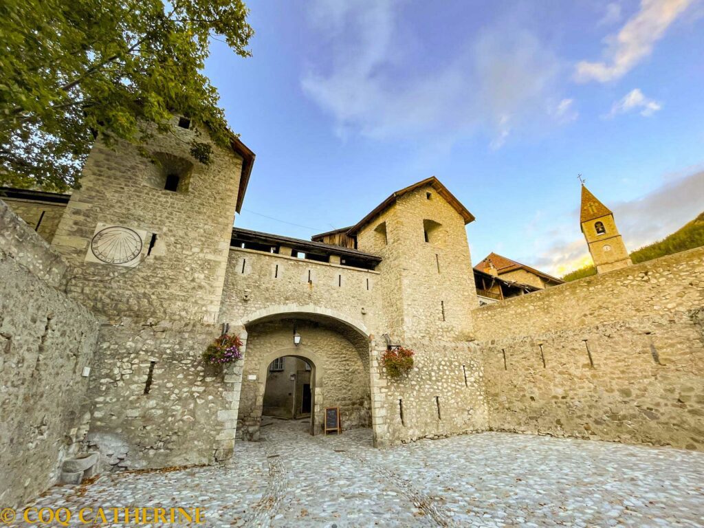 la porte de France pour entrer dans le fort de Colmars les Alpes