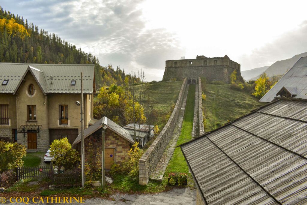 vue sur le fort de France de Colmars les Alpes