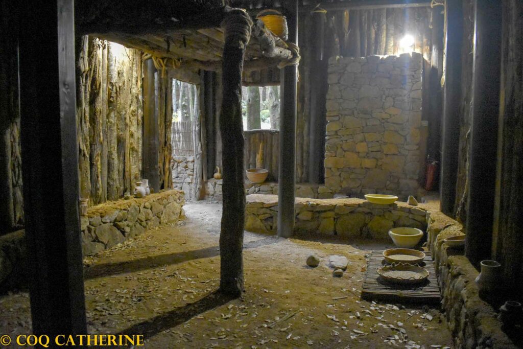 reconstrustion d’un habitat au park d'archéologie de Seleni en Sardaigne