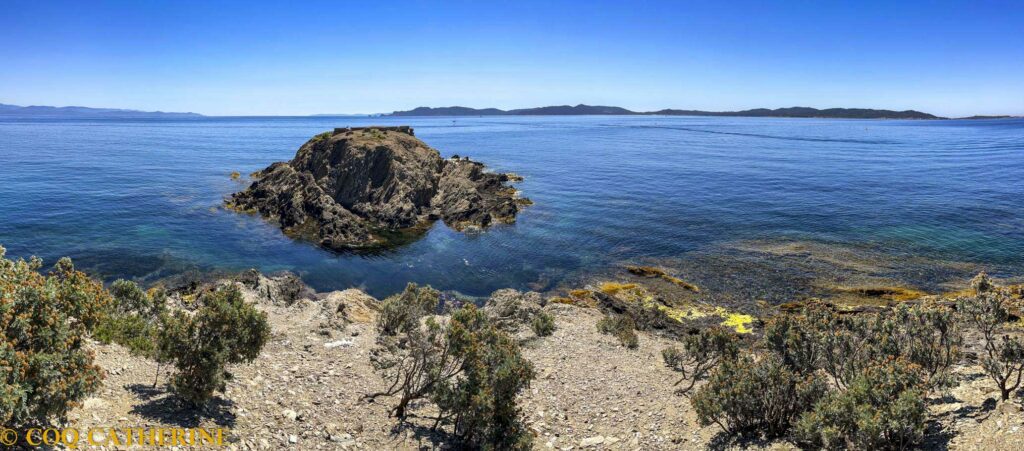 La pointe de l’Esterel sur la randonnée du sentier du littoral de la Presqu’ile de Giens