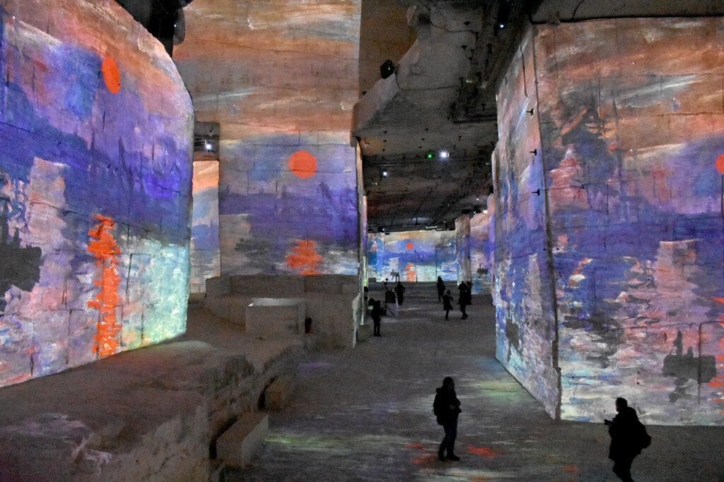 Expérience immersive les Carrières des Lumières : plongez au cœur de l'art ! Son et lumière, féérie et émotions... Une expérience immersive unique.