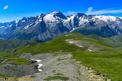 le panorama sur le massif de la Meije avec les glaciers et le Signal de la Grave