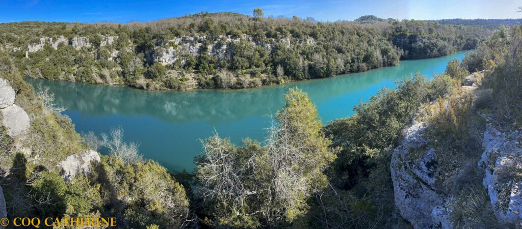 Sur la rando de Saint Laurent du Verdon vue sur la rivière turquoise