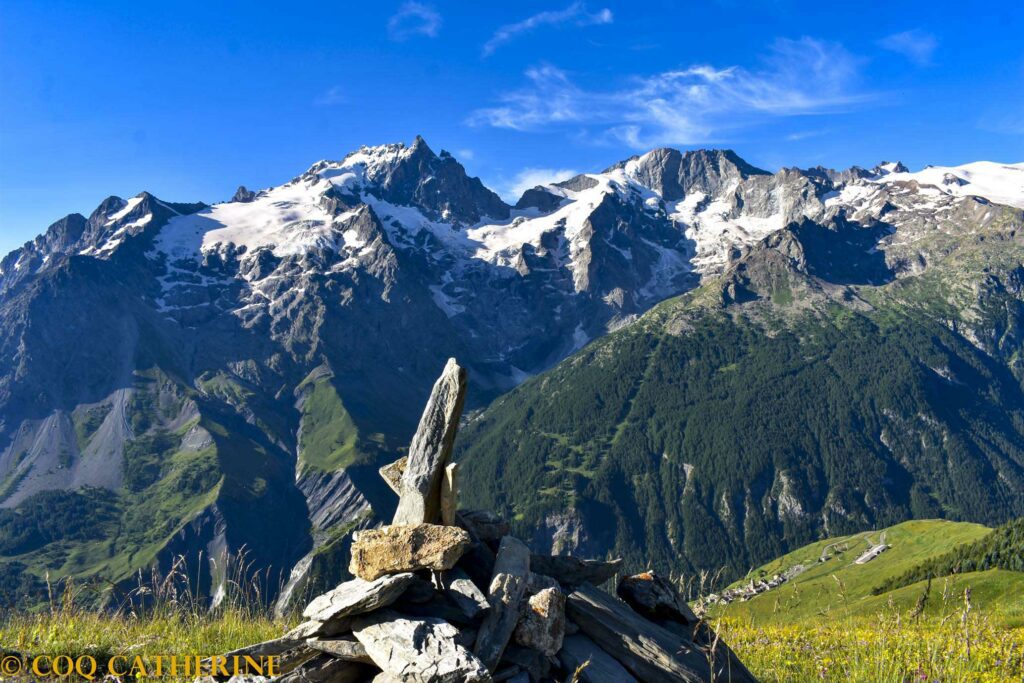 le panorama sur le massif de la Meije avec les glaciers sous le Signal de la Grave