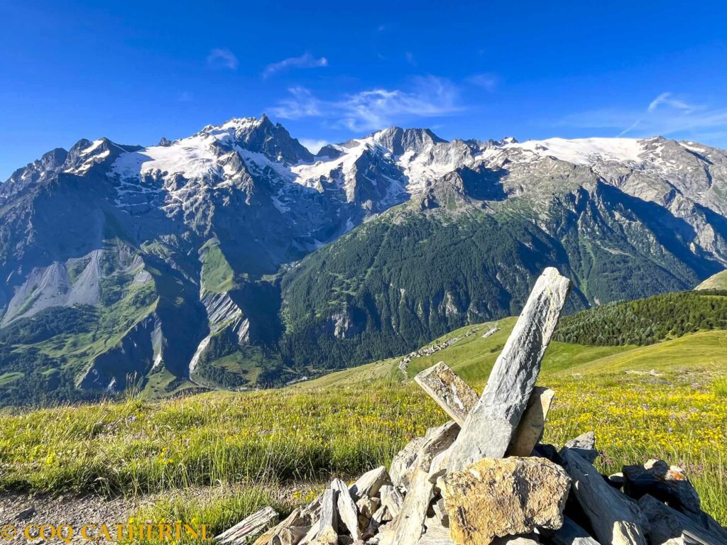 le panorama sur le massif de la Meije avec les glaciers et le Signal de la Grave