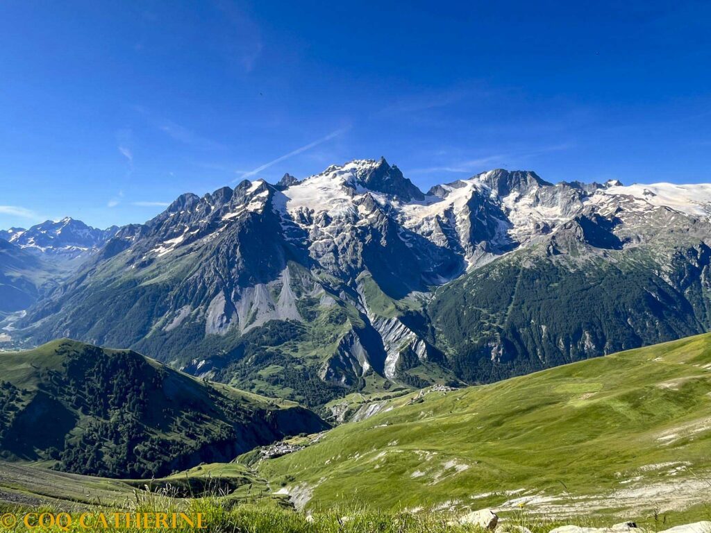 panorama sur la Meije avec le village des Hières sur la sente du Signal de la Grave au lac du Goléon