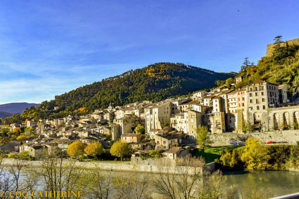 Les maisons de Sisteron, la montagne et la Durance