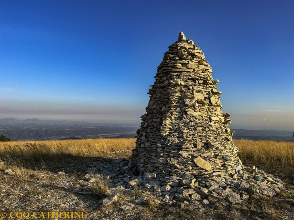 Panorama sur le Cairn 2000 de la Montagne de Lure