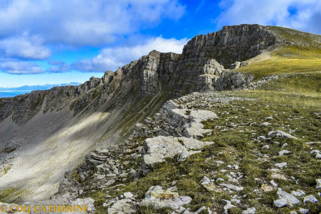 Panorama sur les falaises du massif des Monges