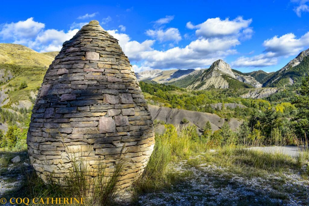 Œuvre en pierre : la Sentinelle d’Art des Monges, d’Andy Goldsworthy