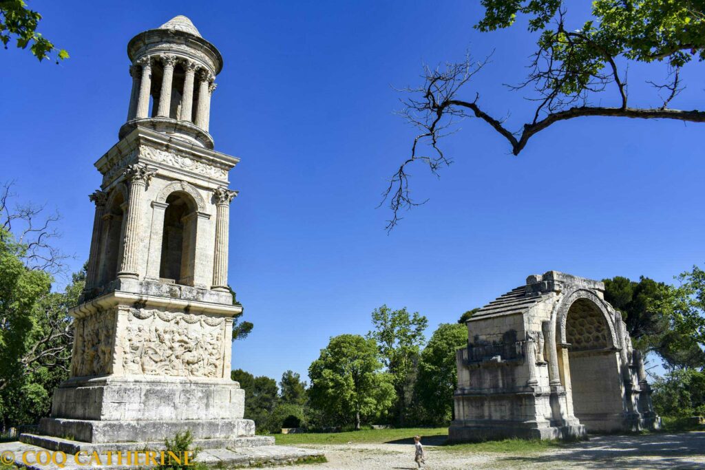 Les monuments Antiques de Saint Remy de Provence avec l’Arc de Triomphe et le Mausolee