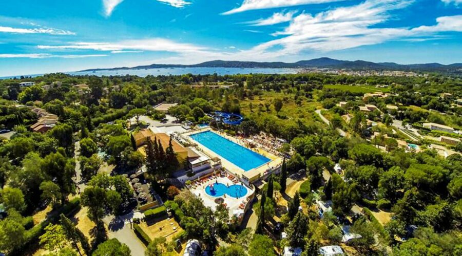 Vue aérienne du camping de Port Grimaud