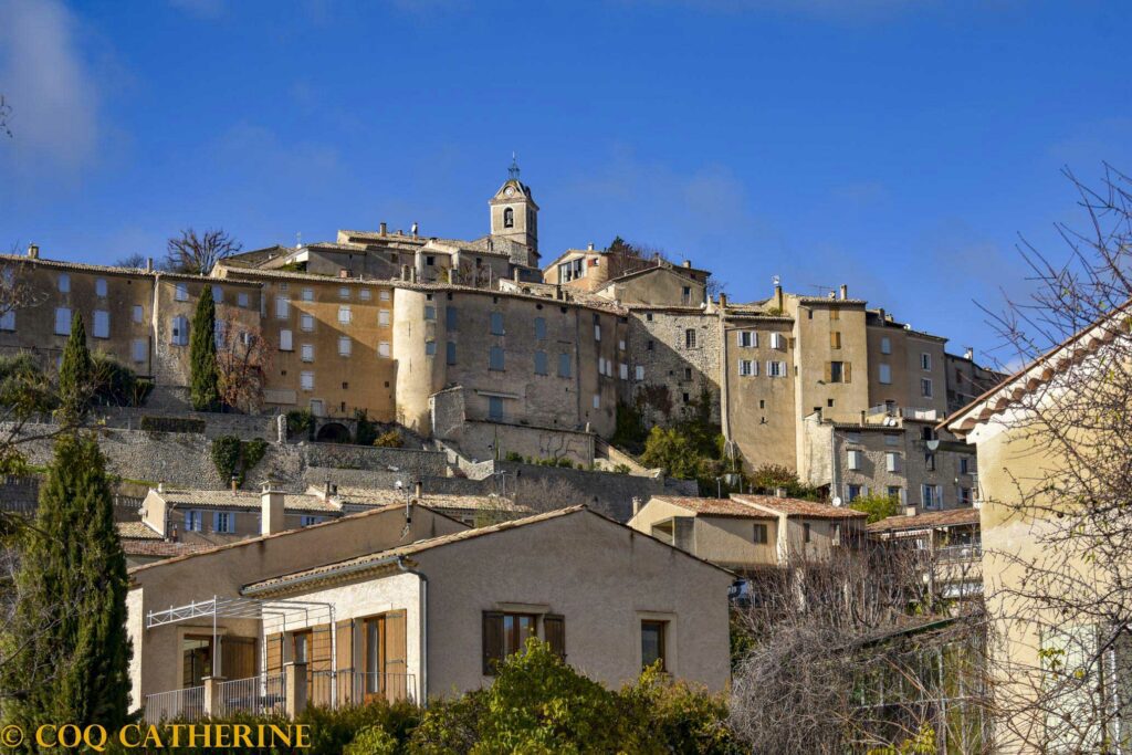 Panorama sur le village de Banon