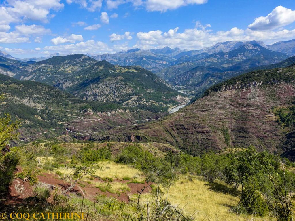 Panorama sur la Haute Vallée du Var, les gorges de Daluis et les Montagnes