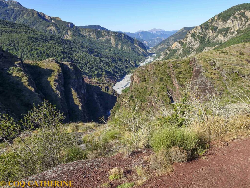 Panorama sur la vallée du Var depuis la randonnée au point sublime des Gorges de Daluis
