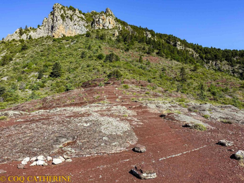 En randonnée sur les gorges de Daluis et les terres rouges depuis le point sublime