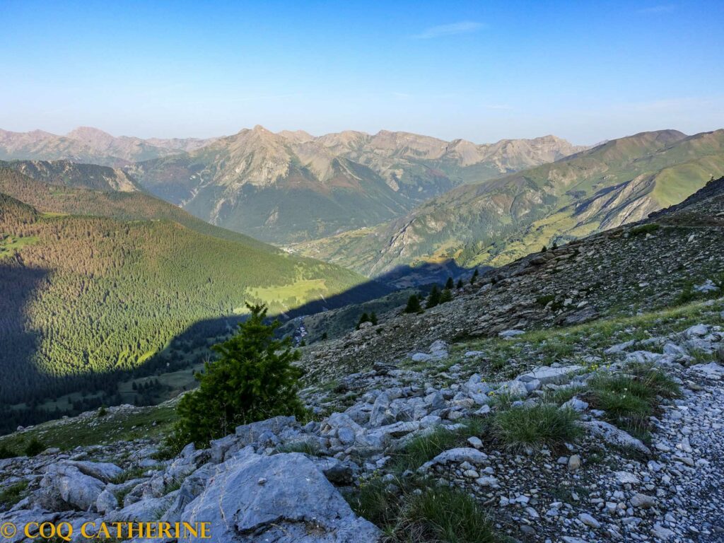 Panorama sur la vallée de la Haute Ubaye sur le sentier de la Tête de la Frema