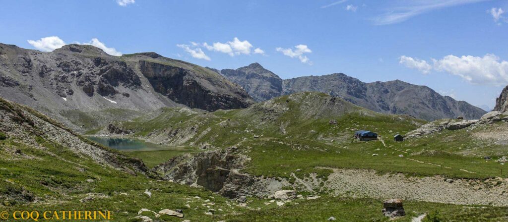 Le refuge du Brec du Chambeyron et lac premier   