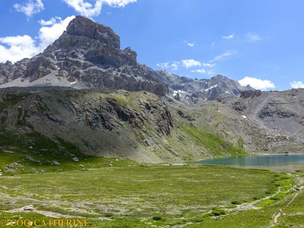 Le refuge du Brec du Chambeyron et lac premier   