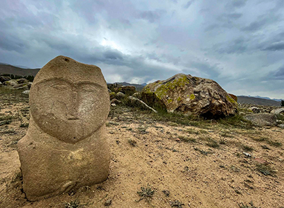 le Kirghizstan et ses statues