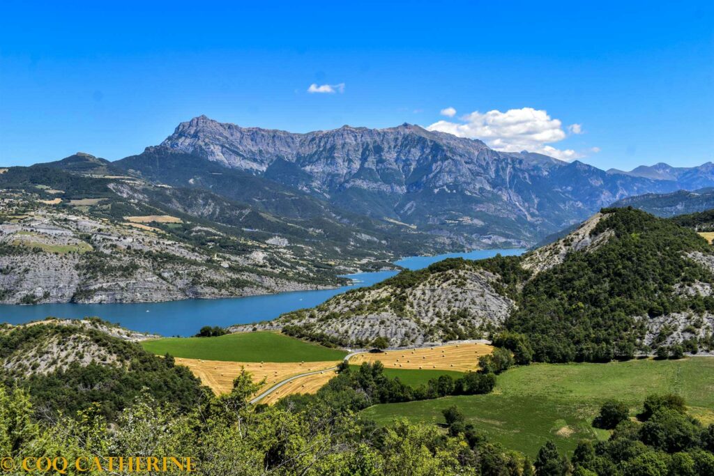 Panorama sur le lac de Serre-Ponçon et le Pic Morgon