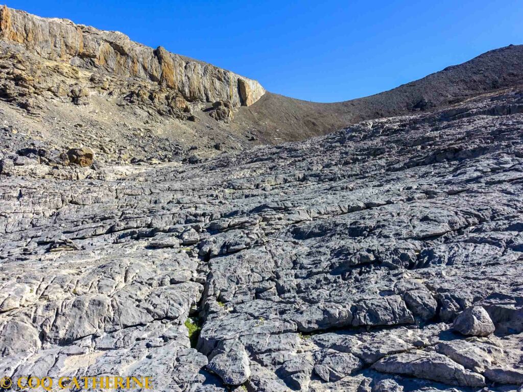 Les rochers sur le sentier de randonnée de la Mortice à plus de 3000m