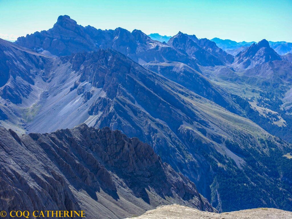 Panorama sur les sommets de l’Ubaye et le Brec de Chambeyron depuis le sommet de la Mortice