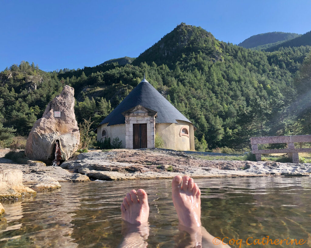 Mes pieds dans le bassin d’eau chaude de Plan de Phazy