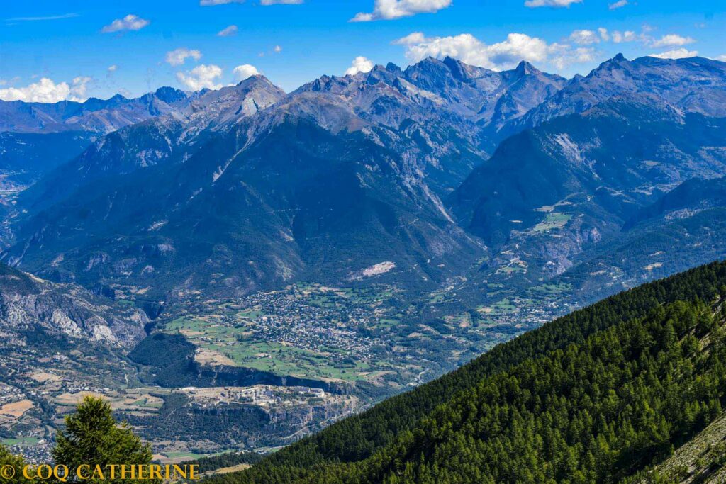 Panorama sur Guillestre et Mont Dauphin depuis la cabane de l’Alp