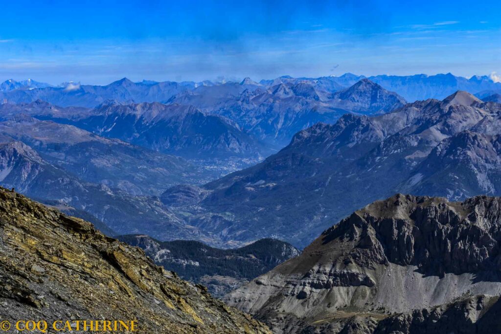 Panorama sur la vallée de Briançon et les montagnes dont le Chaberton, depuis la Tête de Vautisse