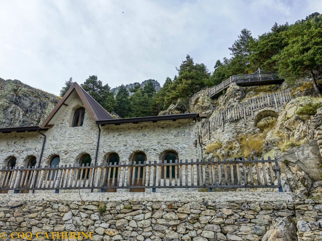 Grande bâtisse du village de la Minière de Vallauria