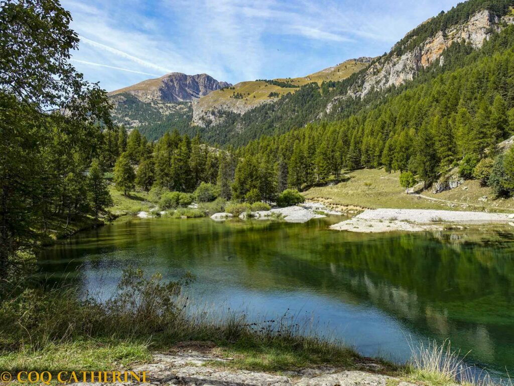 Le lac de la Minière et le Mont Bego au départ de la randonnée pour la Vallée des Merveilles