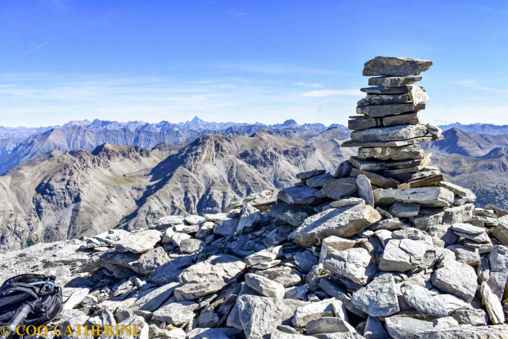 Le cairn au sommet du Mont Cimet