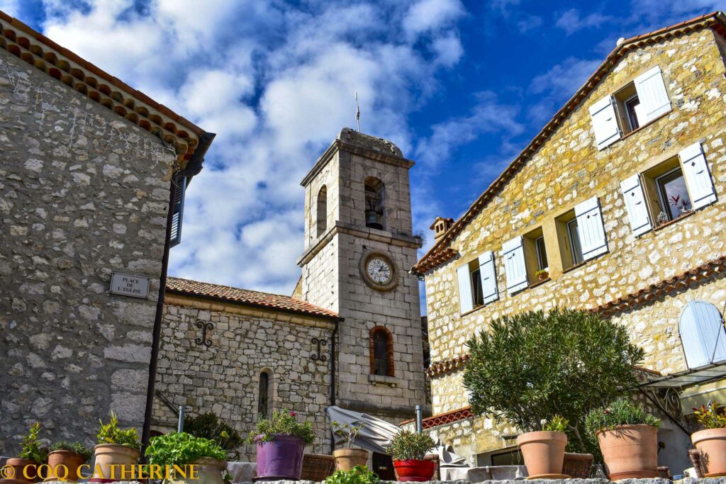La place de l’église de Gourdon