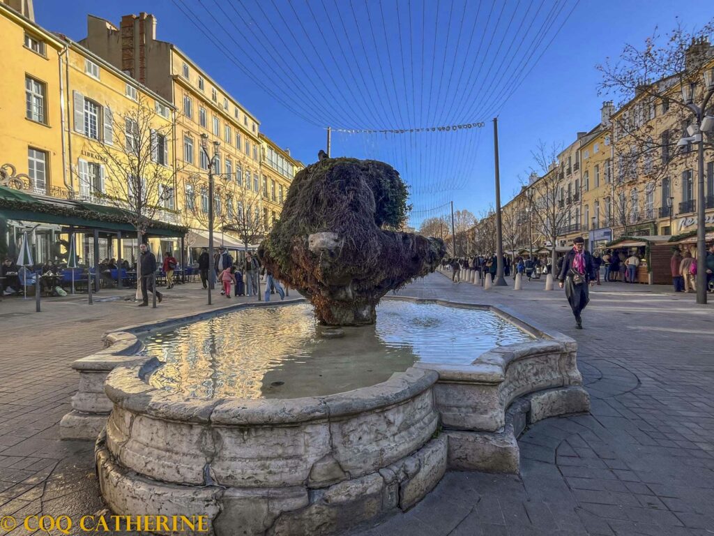 La fontaine moussue d’Aix en Provence sur le cours Mirabeau