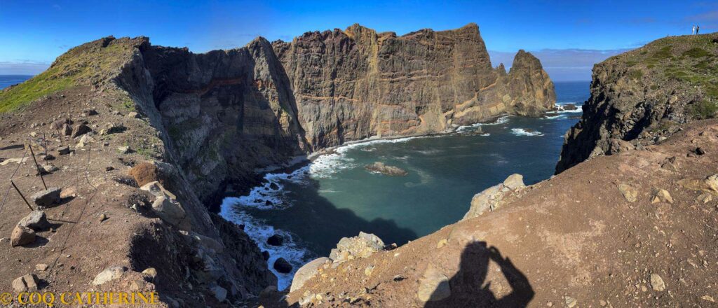 Panorama sur les falaises et la mer à Ponta Sao Lourenco