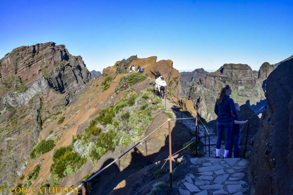 Sur le chemin de randonne du Pico Ruivo depuis Pico Aieiro